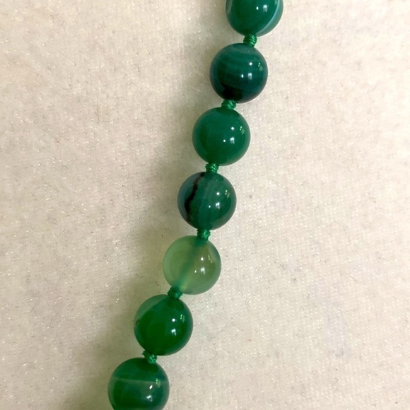Hand Crafted Genuine Agate Green Gemstone Knotted White Gold Clasp Necklace - Picture 9 of 13